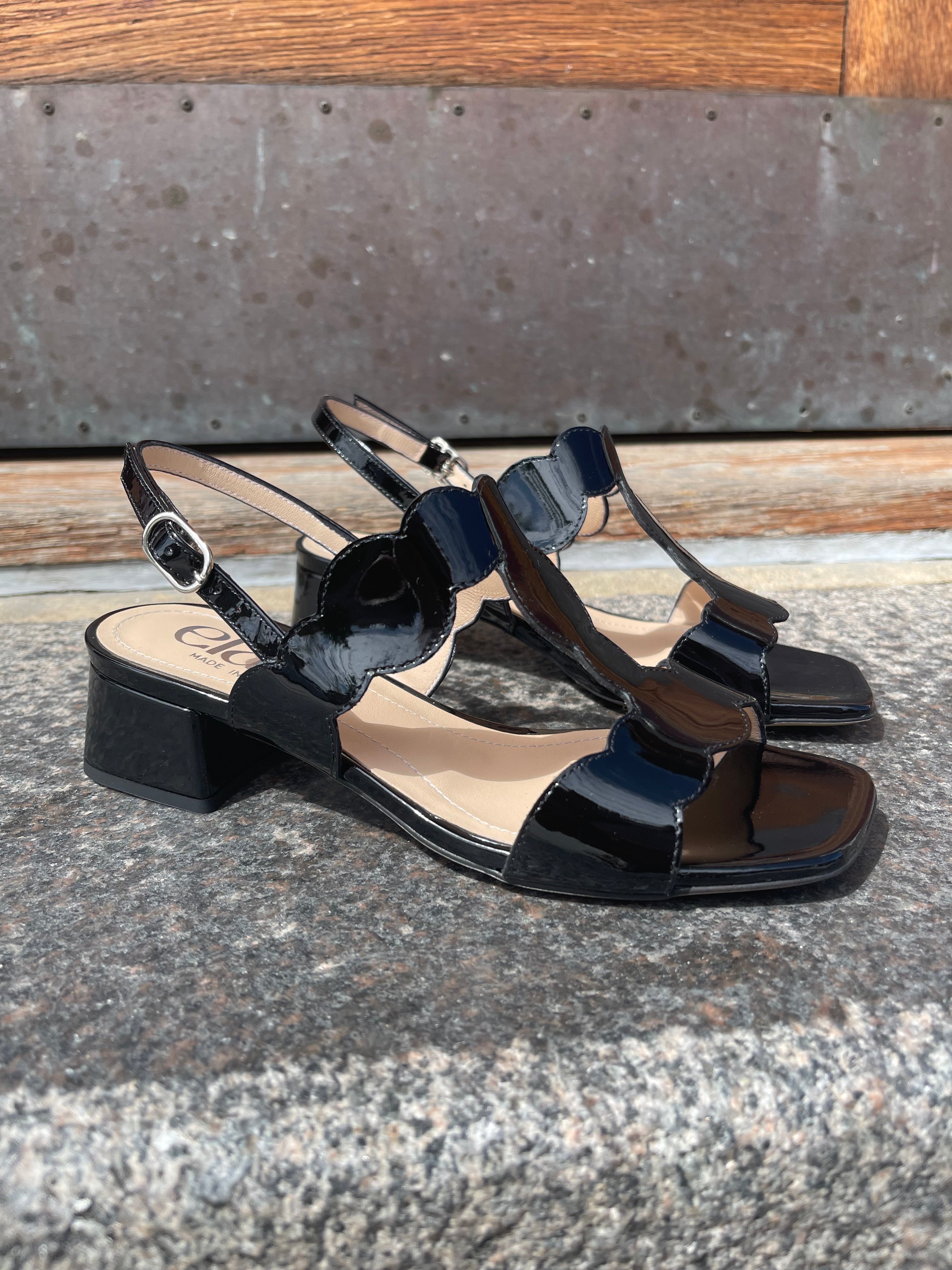 Elata Nera sandal