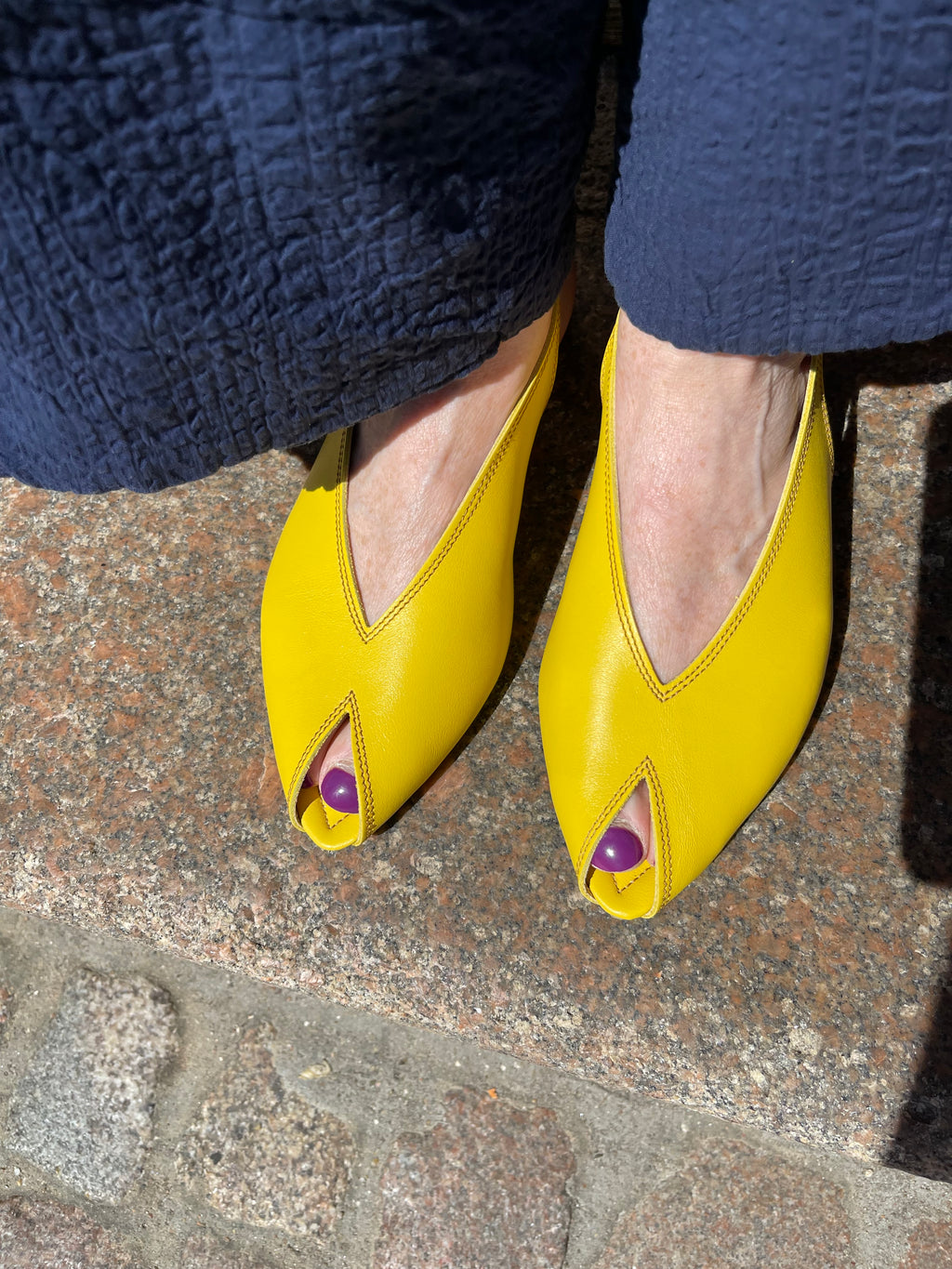 Flad gul ballerina med peep toe og slingback