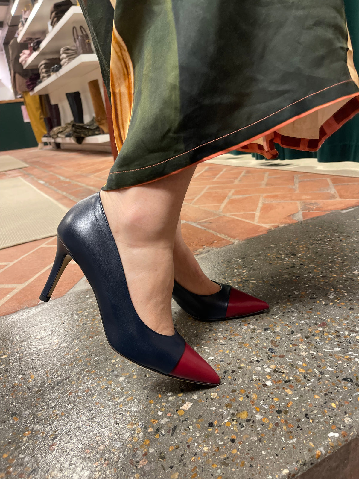 To-farvet Elata Pump