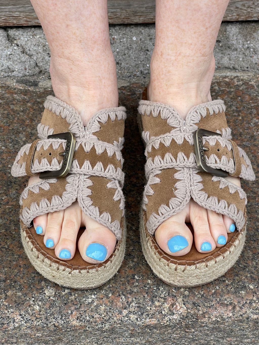 Slipper med beige detaljer