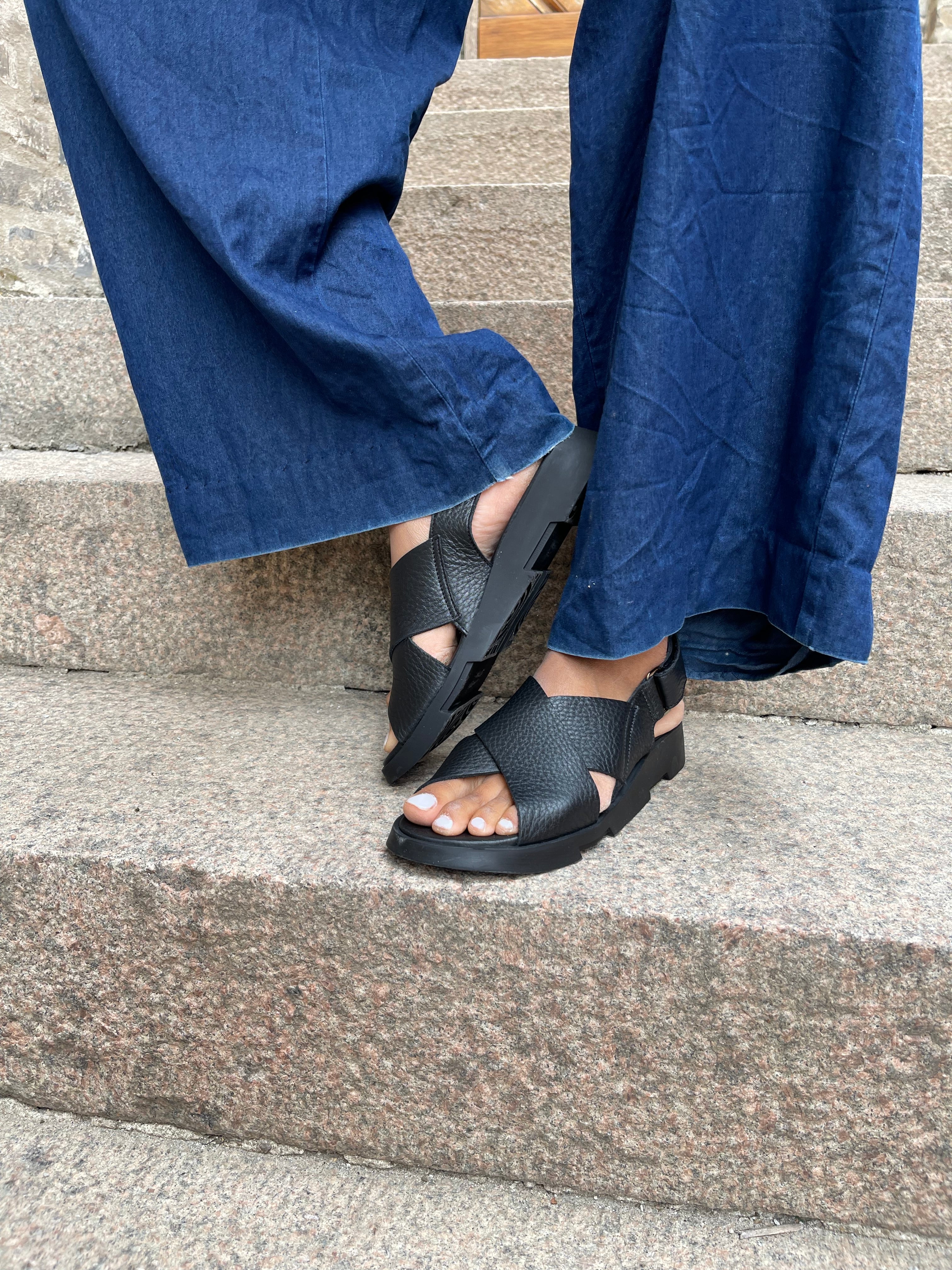 Arche Vakzoo sort sandal