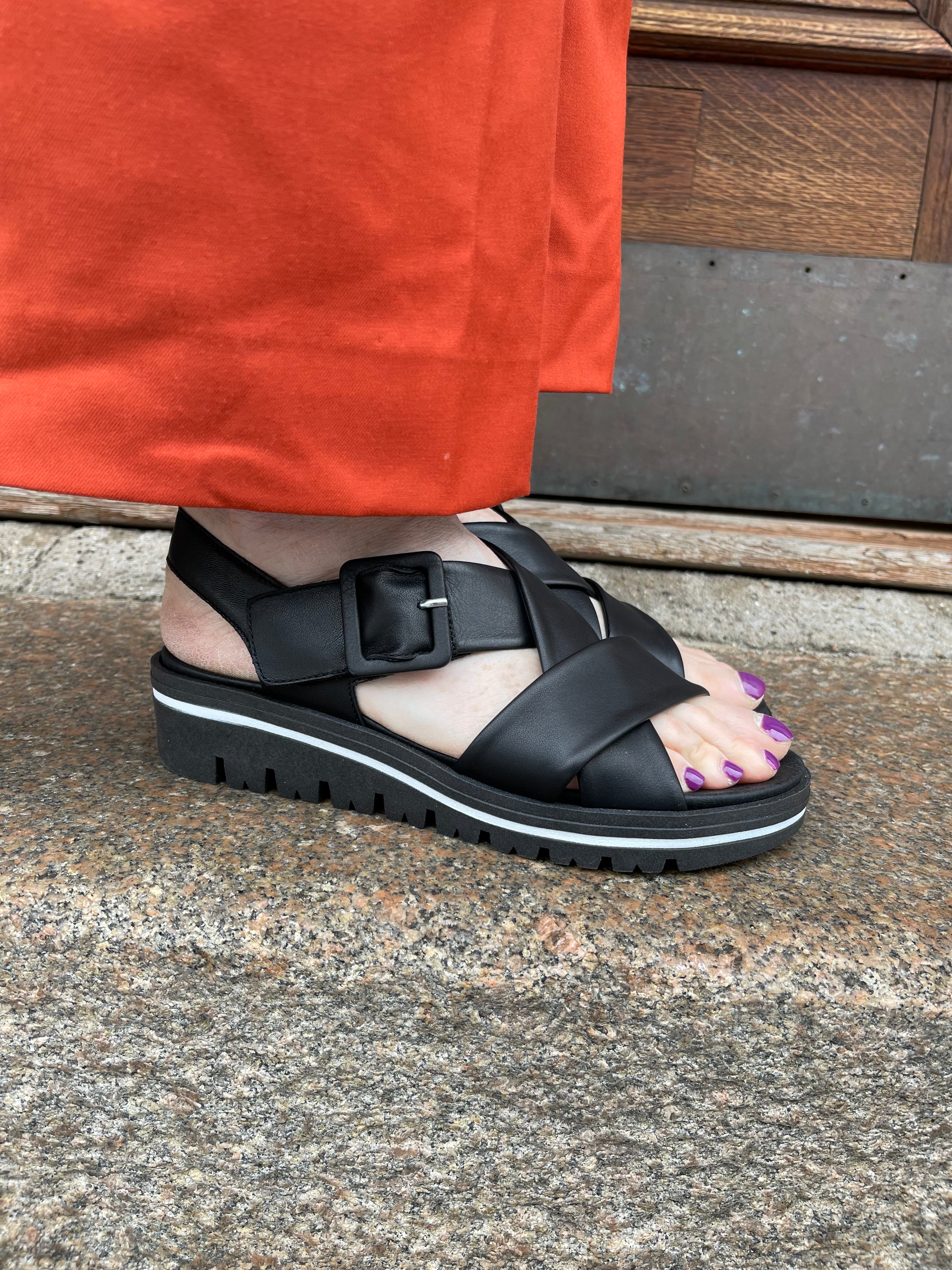 Pie Santo sort sandal
