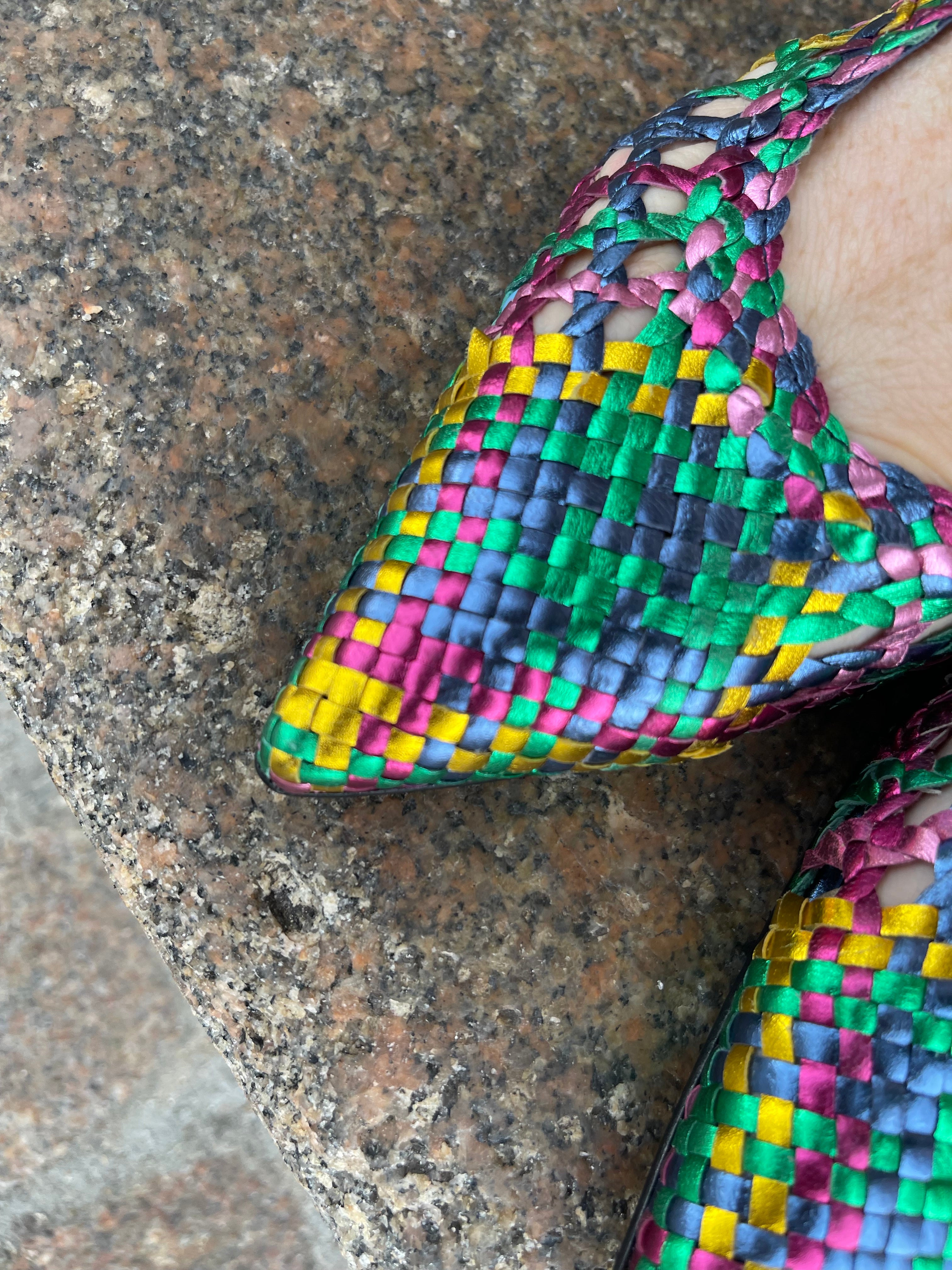 Pump med slingback i metalic farver