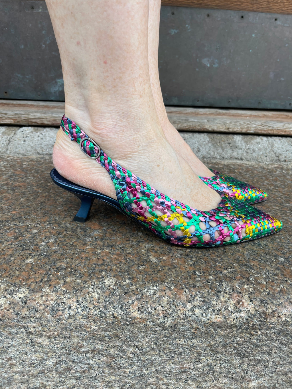Pump med slingback i metalic farver