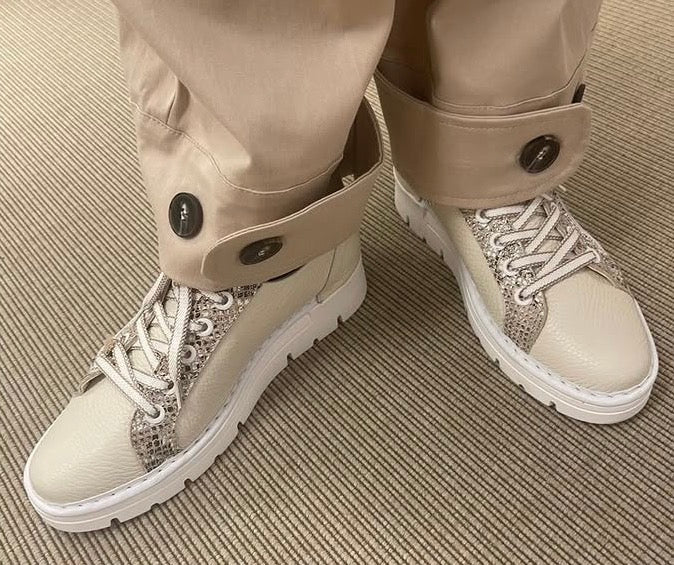 Jose Saenz Creamfarvet Sneakers